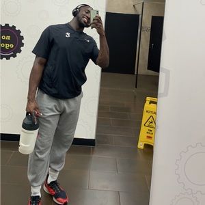 Meet your Posher, Damon